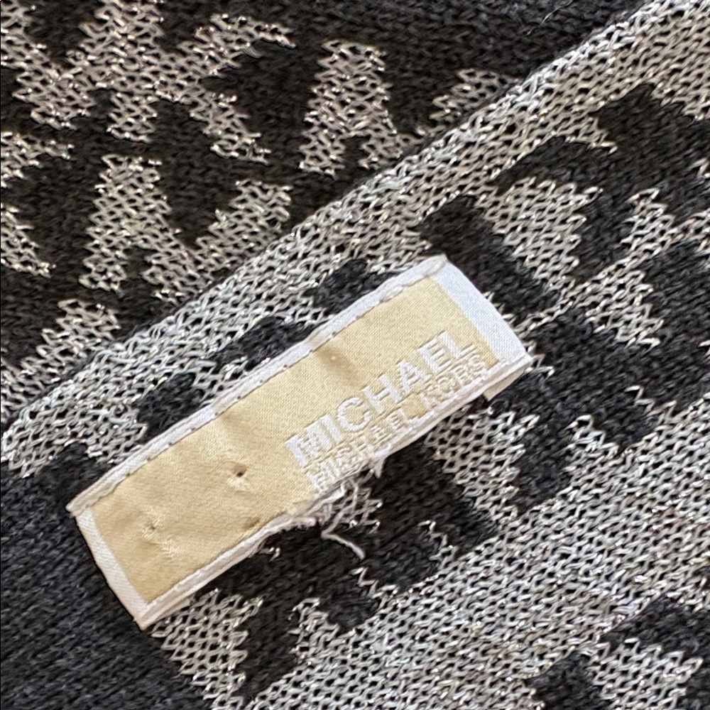Michael Kors Monogram Black and silver Scarf - Picture 2 of 8